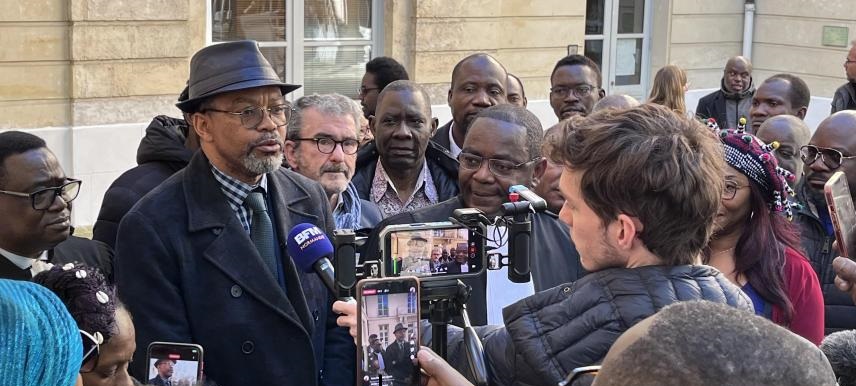 UN ARTICLE A LIRE ABSOLUMENT SUR LA REPRESSION DES PROFESSEURS EN FRANCE ACTUELLE